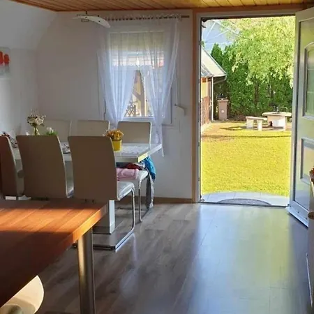 بيت للعطل Fuer 5 Personen, 300 Meter Vom Freistrand Balatonmáriafürdő